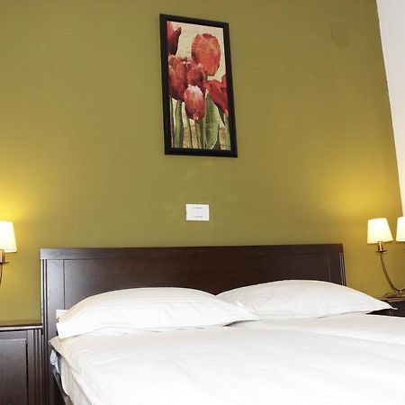 La Livada Bed & Breakfast Otopeni Luaran gambar