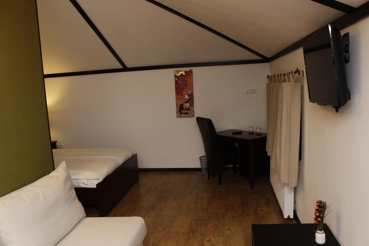 La Livada Bed & Breakfast Otopeni Bilik gambar