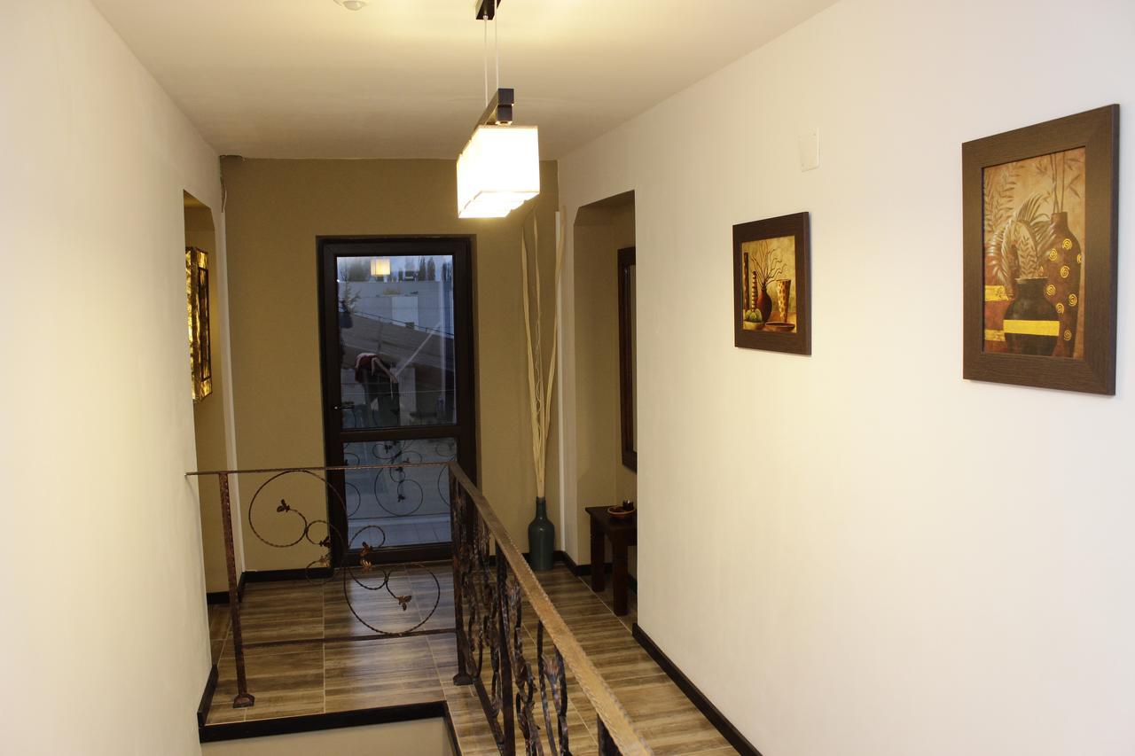 La Livada Bed & Breakfast Otopeni Luaran gambar