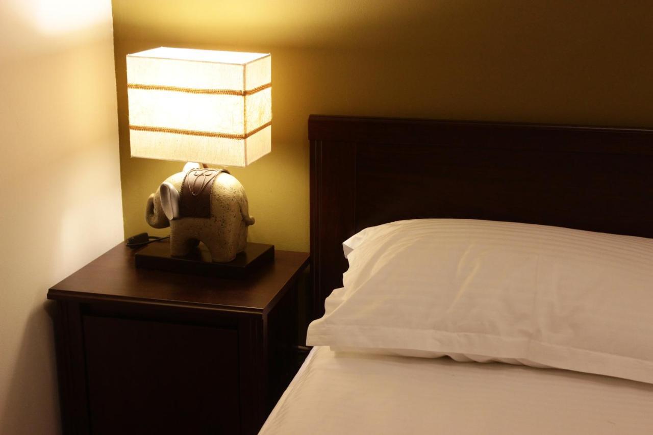 La Livada Bed & Breakfast Otopeni Luaran gambar